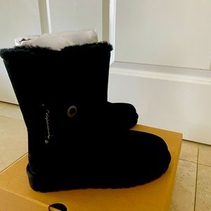 UGG brand NEW size 8